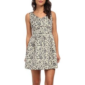 HP✨Ashlie Floral Lurex Brocade Dress